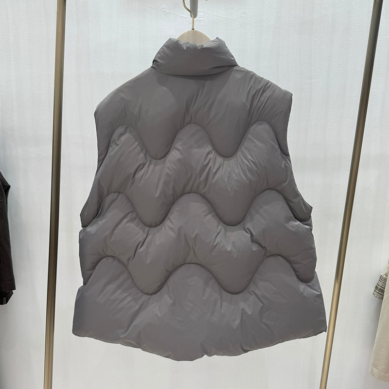 Női ujjatlan pehelyes mellény, álló gallér, poliészter, 66–70% fehér kacsa pehely töltés, cipzár, téli 2025