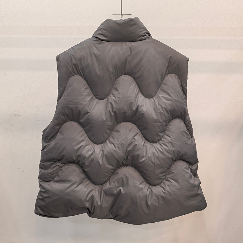 Női ujjatlan pehelyes mellény, álló gallér, poliészter, 66–70% fehér kacsa pehely töltés, cipzár, téli 2025