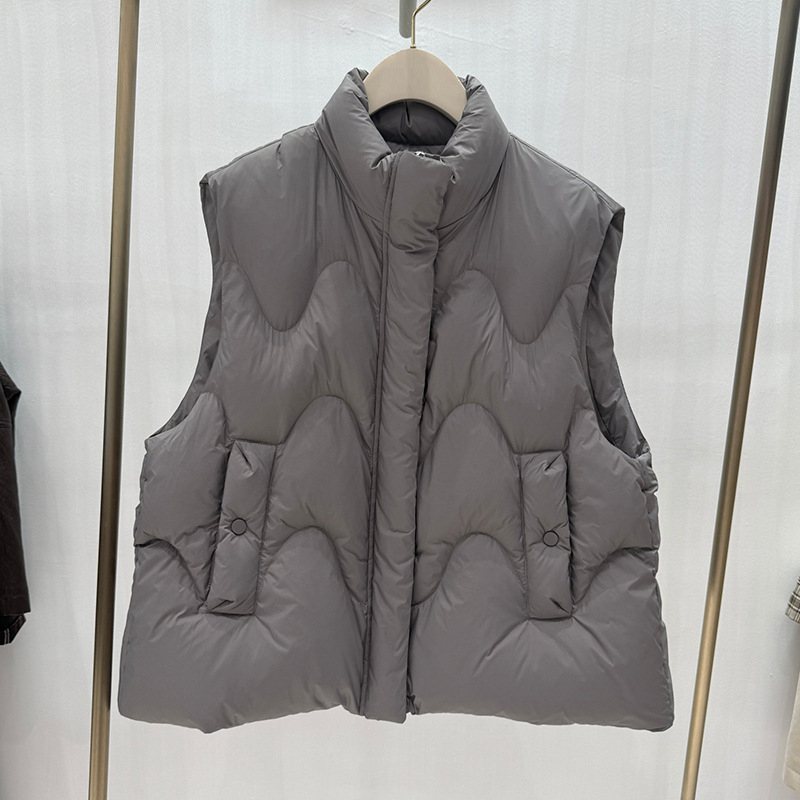 Női ujjatlan pehelyes mellény, álló gallér, poliészter, 66–70% fehér kacsa pehely töltés, cipzár, téli 2025