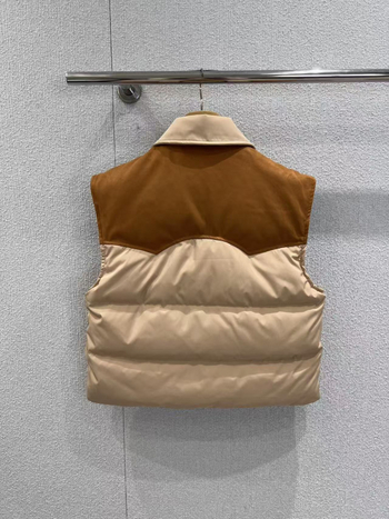 Ženska down vest jakna s reverom, 76–80% bijelo patka perje, srednja debljina, kopčanje na jedno red, srednja dužina (50–65 cm), Zima 2025