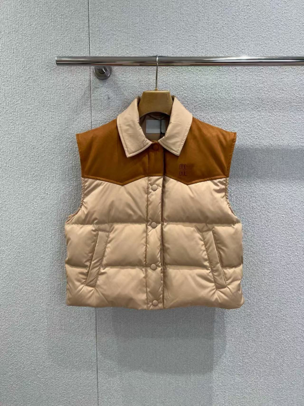 Ženska down vest jakna s reverom, 76–80% bijelo patka perje, srednja debljina, kopčanje na jedno red, srednja dužina (50–65 cm), Zima 2025