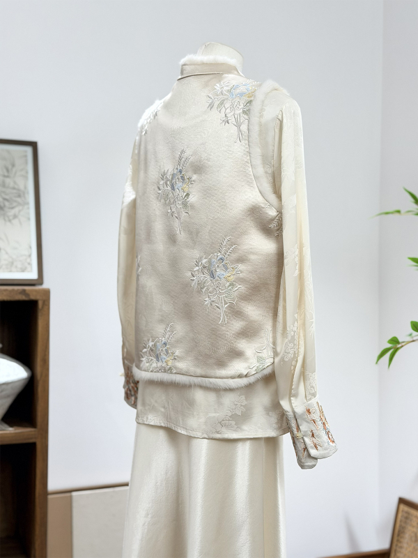 Ženska vesta u kineskom stilu s izvezanim cvjetnim motivom, stojeći ovratnik, prednje kopčanje s kopčama