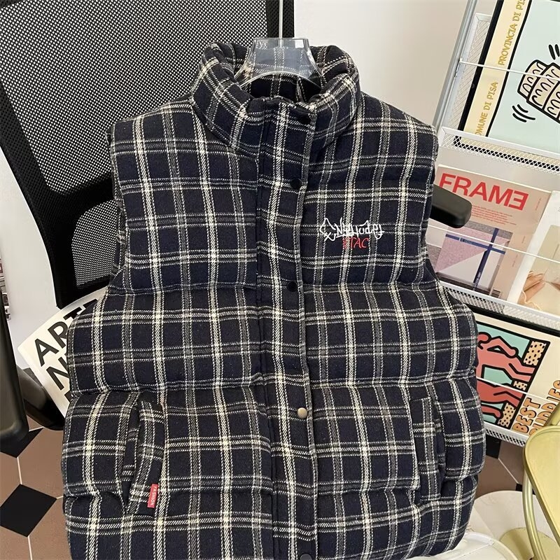 Koreai stílusú kockás ujjatlan mellény poliészter külsővel, pamut töltéssel, álló gallér, kényelmes szabás, téli modell 2025