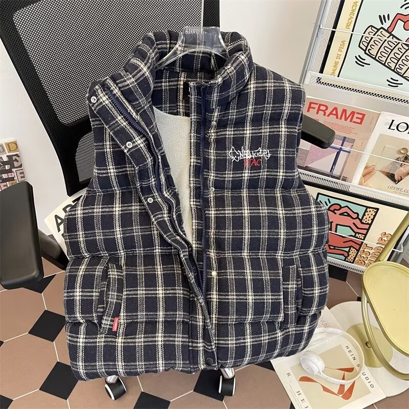 Koreai stílusú kockás ujjatlan mellény poliészter külsővel, pamut töltéssel, álló gallér, kényelmes szabás, téli modell 2025