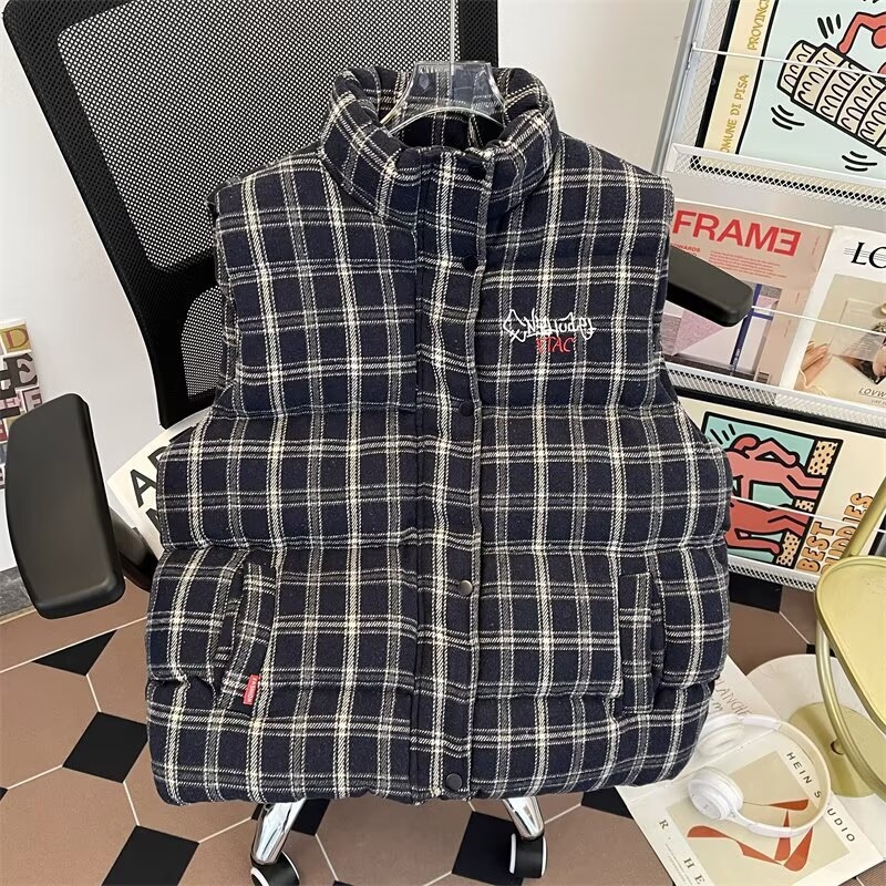 Koreai stílusú kockás ujjatlan mellény poliészter külsővel, pamut töltéssel, álló gallér, kényelmes szabás, téli modell 2025