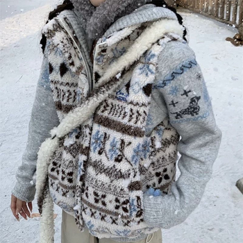 Ženski prsluk: ovčja vuna, viskoza-poliester smjesa, V izrez, duljina 50–65 cm, proljeće 2025