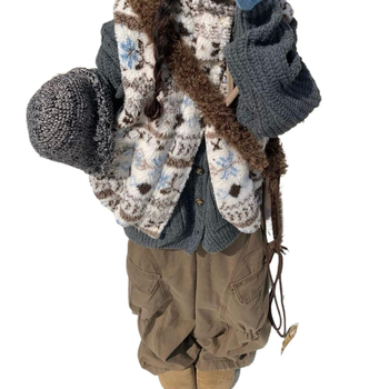 Ženski prsluk: ovčja vuna, viskoza-poliester smjesa, V izrez, duljina 50–65 cm, proljeće 2025