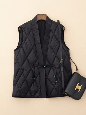 Pamut mellény V-nyakú, gyémánt háló mintás, töltet selyemhez hasonló szálakkal, poliészter szövet, szabad szabású