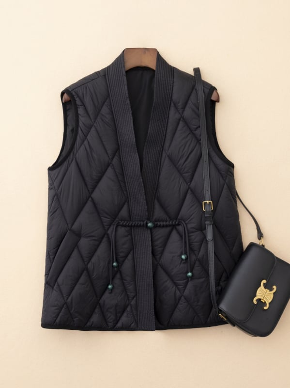 Pamut mellény V-nyakú, gyémánt háló mintás, töltet selyemhez hasonló szálakkal, poliészter szövet, szabad szabású