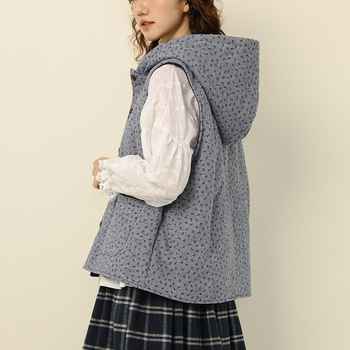 Pamut mellény kapucnival, virágos mintázat, laza szabás, Mori Girl erdő stílus, fő anyag: 95% pamut.