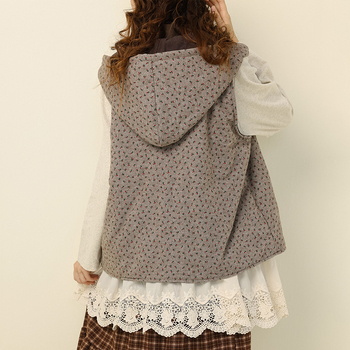 Pamut mellény kapucnival, virágos mintázat, laza szabás, Mori Girl erdő stílus, fő anyag: 95% pamut.