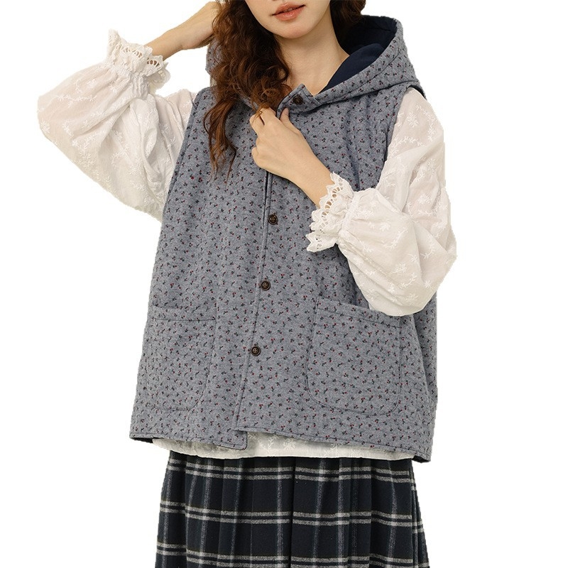 Pamut mellény kapucnival, virágos mintázat, laza szabás, Mori Girl erdő stílus, fő anyag: 95% pamut.