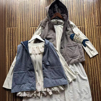 Damska kapuljačasta veste s pamukom, mali cvjetni uzorak, književno retro stil inspiriran japanskim stilom, jesen 2025