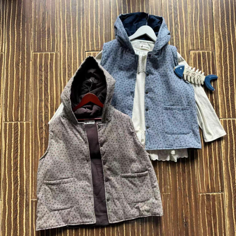 Damska kapuljačasta veste s pamukom, mali cvjetni uzorak, književno retro stil inspiriran japanskim stilom, jesen 2025