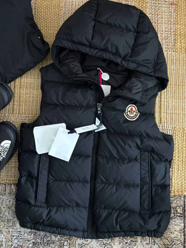 Zēnu pūka veste, Korejas versija, bez kapuces, bez piedurknēm, pildījums no pūka 86–90%, rudens