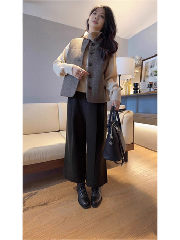 Ženski bezrukavni vuneni prsluk, šiven s stojećim ovratnikom, šljokice, punilo od imitacije svile-pamuka, jednostruko kopčanje, za žene — zima 2025