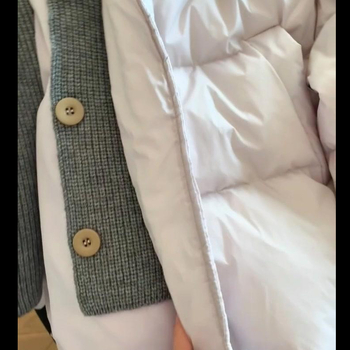 Koreai stílusú kötött mellény gallérral és darabokból összevarrt dizájnnal, akril anyag, ultra rövid hossz