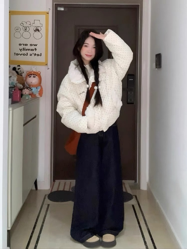 Női koreai stílusú téli rövid bélelt kabát, magas gallér, zipzár, ultra vékony töltet, poliészter külső, poliészter-pamut töltet, mintázat betűkkel/számokkal/szöveggel