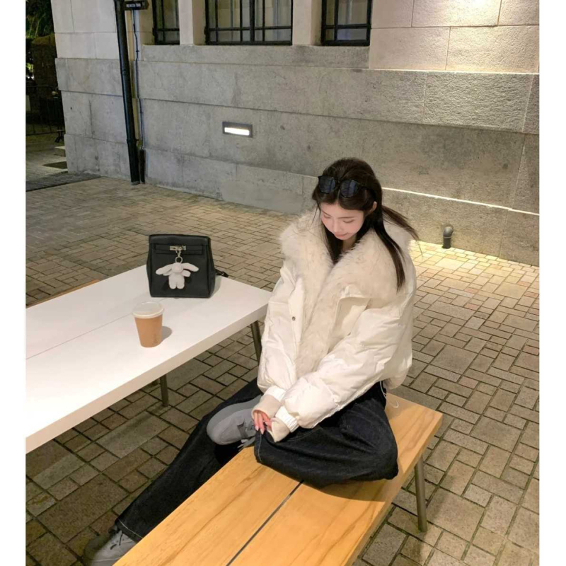 Női kapucnis vastag akril-gyapot mellény, ultra rövid hossz, elegáns ingázó stílus, 30–50% akril tartalom