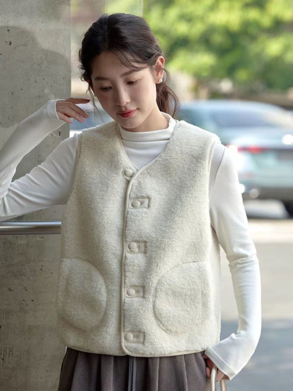 Vunena veste s V-izrezom, ultrakrata duljina, jedno dugme, rayon tkanina s vunenim punilom