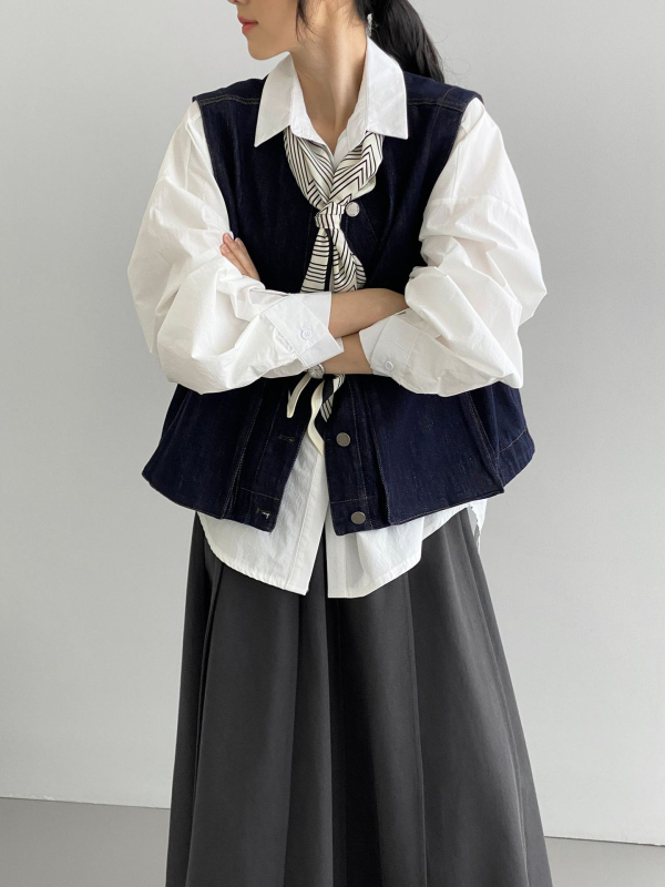 Ženska džinska vesta, ležernog kroja, V-izrez, džepovi, pamuk-poliester mješavina (80–90% pamuka), duljina 50–65 cm, jesen 2025, japansko-korejski ležerni stil