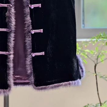 Geometrijska Chenille vest s polo ovratnikom, regular kroj, duljina 50–65 cm