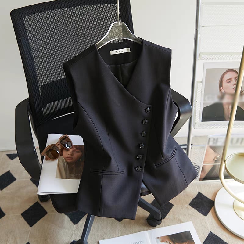 Dámska vesta s V výstrihom, štíhla línia, nepravidelný dizajn, výplň polyester-bavlna, gombíky v jednom rade, 95% polyester, jar 2024