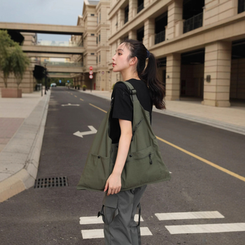 Bez piedurknēm kalnu āra veste ar vairākām kabatām, lielu ietilpību, Taslan audums, rāvējslēdzējs, četri gadalaiki