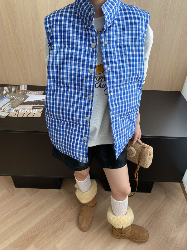 Elegáns kockás mellény álló gallérral, poliészter töltettel