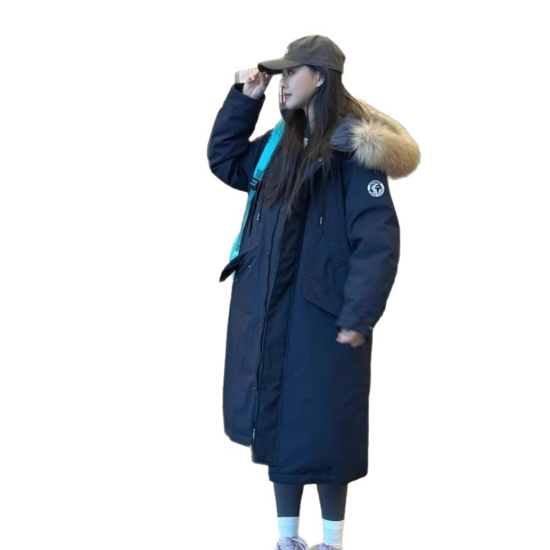 Dugi parka kaput za žene s kapuljom i krznom ovratnikom; punilo: Down-Cotton; tkanina: poliester; duljina: srednje duga (65–80 cm); prednje zatvaranje: zip.