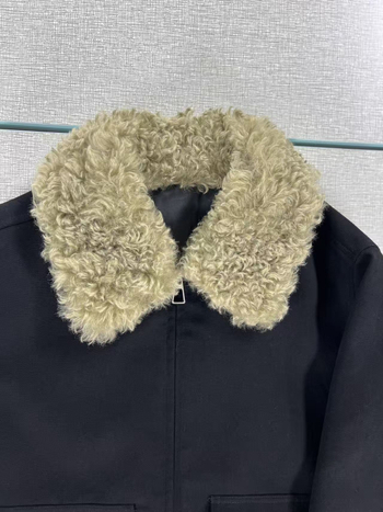 Ženska pamučna debela prešivana jakna, srednje duljine, dugi rukavi, zatvarač, elegantan gradski stil, jesen 2025