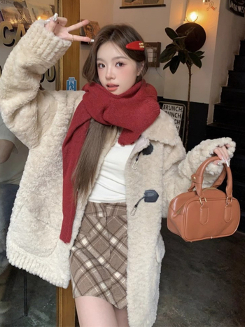 Palton damă din blană artificială de iepure, cu guler lapel, croială lejeră, lungime medie, nasturi într-un singur rând