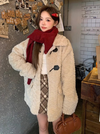 Palton damă din blană artificială de iepure, cu guler lapel, croială lejeră, lungime medie, nasturi într-un singur rând