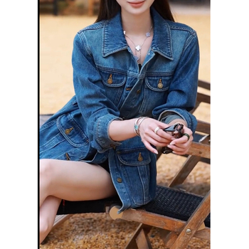 Τζιν μπουφάν με στενή γραμμή, μακριά μανίκια, γιακά πόλο, φινίρισμα πλυσίματος, ύφασμα πολυεστέρα