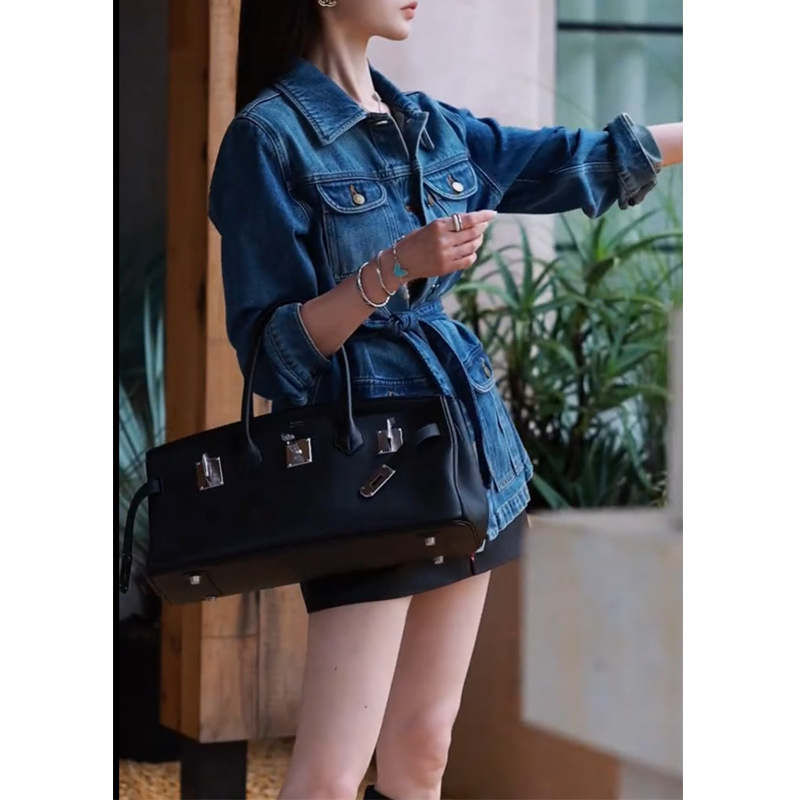 Τζιν μπουφάν με στενή γραμμή, μακριά μανίκια, γιακά πόλο, φινίρισμα πλυσίματος, ύφασμα πολυεστέρα