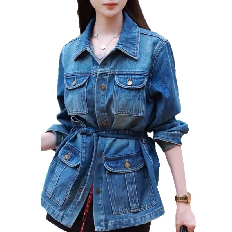 Τζιν μπουφάν με στενή γραμμή, μακριά μανίκια, γιακά πόλο, φινίρισμα πλυσίματος, ύφασμα πολυεστέρα