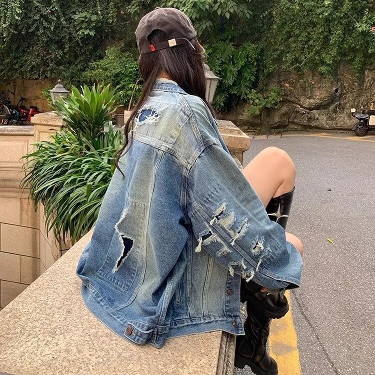Ženska džins jakna-cardigan u američkom retro stilu, slobodan kroj, dugi rukavi, rever s izrezom, isprani denim, pamuk 70–80%, duljina 50–65 cm, proljeće 2024