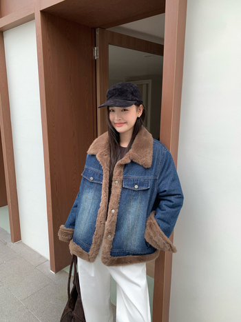 Női farmerdzseki fleece béléssel, lazított szabás, közepes hosszúságú, retró stílus, farmeranyag 70–80% pamut, poliészter