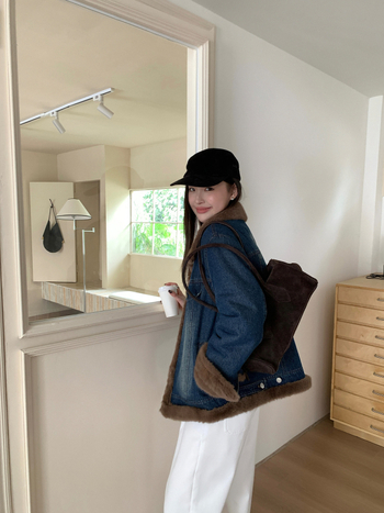 Női farmerdzseki fleece béléssel, lazított szabás, közepes hosszúságú, retró stílus, farmeranyag 70–80% pamut, poliészter