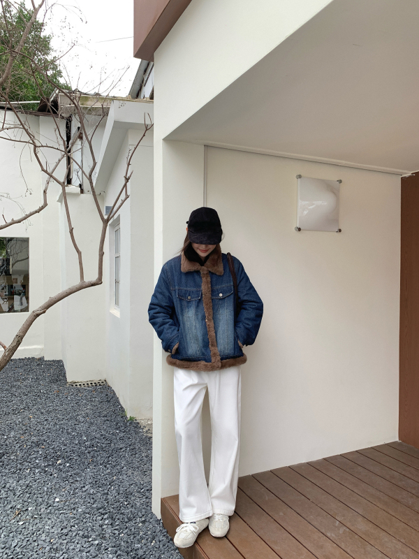 Női farmerdzseki fleece béléssel, lazított szabás, közepes hosszúságú, retró stílus, farmeranyag 70–80% pamut, poliészter