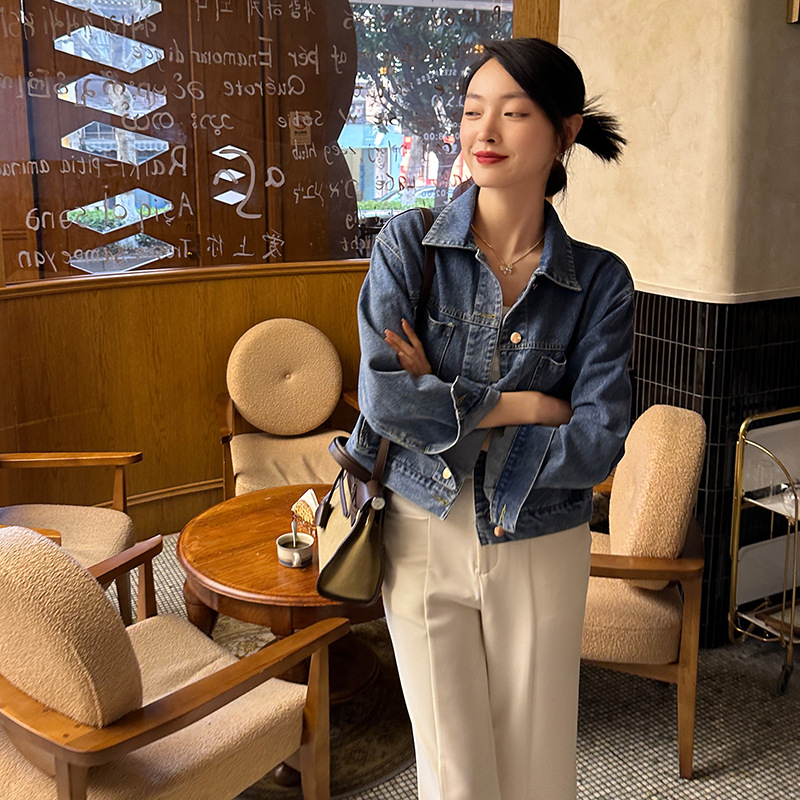 Ženska pamučna jakna s dugim rukavima, opuštenog kroja, rever ovratnik, kopčanje na jedno dugme