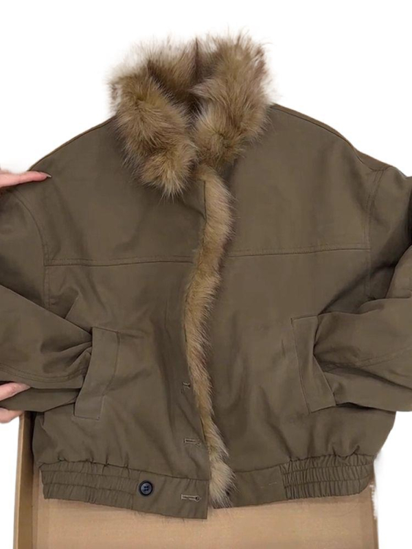 Ženski parka u vojno-zelena boja, s krznom, radnog stila, zima 2025