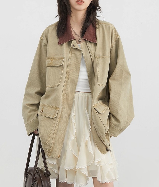 Ženska traper jakna, laganog kroja, dugi rukavi, kontrastni ovratnik, casual gradski stil, srednja duljina
