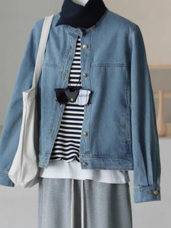 Geacă din denim pentru femei, croială lejeră, mâneci lungi, guler rotund, lungime medie (50–65 cm), amestec bumbac-poliester