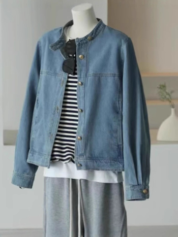 Geacă din denim pentru femei, croială lejeră, mâneci lungi, guler rotund, lungime medie (50–65 cm), amestec bumbac-poliester