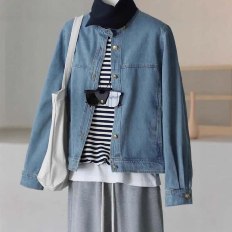 Geacă din denim pentru femei, croială lejeră, mâneci lungi, guler rotund, lungime medie (50–65 cm), amestec bumbac-poliester