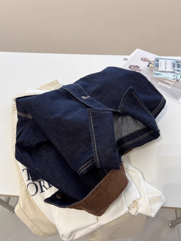 Jachetă de denim cu guler rever, mâneci lungi, croială liberă, stil urban, lansare toamnă 2025