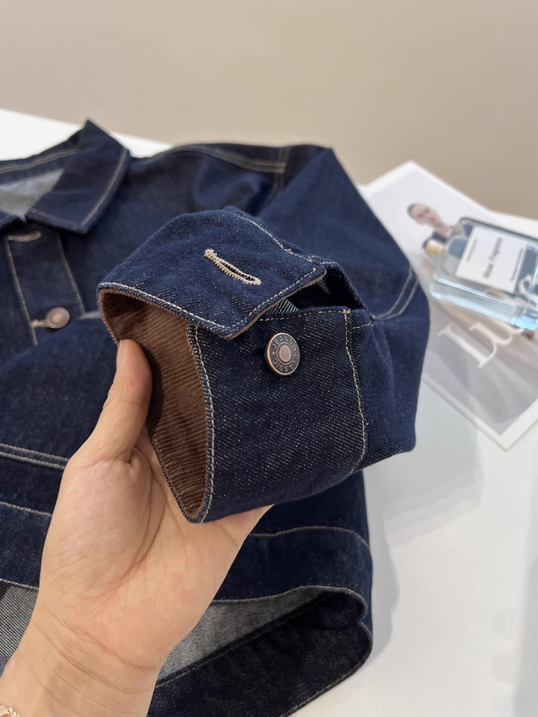 Jachetă de denim cu guler rever, mâneci lungi, croială liberă, stil urban, lansare toamnă 2025