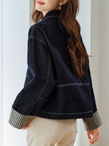 Denim košeľová bunda s polo golierom, dlhé rukávy, zapínanie na gombíky, voľný strih, 70–80% bavlna, jar 2025
