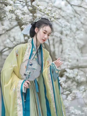Hanfu troslojni set za žene s košulom do struka i širokim rukavima, 90% poliester / 10% kemijska vlakna, našiveni detalji, Chanpe